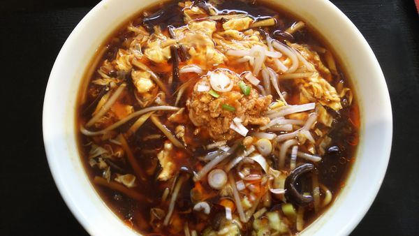 「黒酢サンラー麺(500円)ブラックフライデー価格」@王記厨房 八千代店の写真