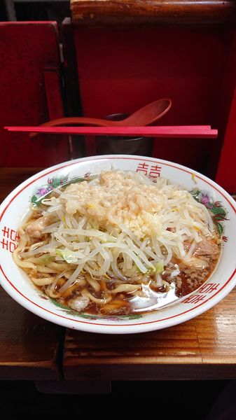 「ラーメン    油  ニンニク」@ザ・ラーメンスモールアックスの写真