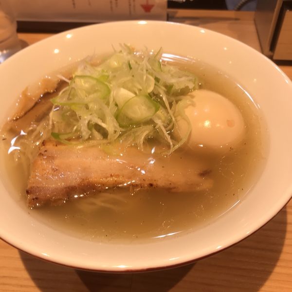 「味玉葱塩らぁ麺」@初代葱寅 御茶ノ水店の写真