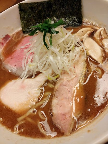 「秋刀魚と松茸の濃厚豚骨らぁめん」@麬にかけろ 中崎壱丁 中崎商店會1-6-18号ラーメンの写真