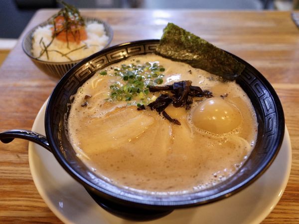 「博多焼豚麺…940円＋明太子ご飯…150円」@二代目 白神の写真