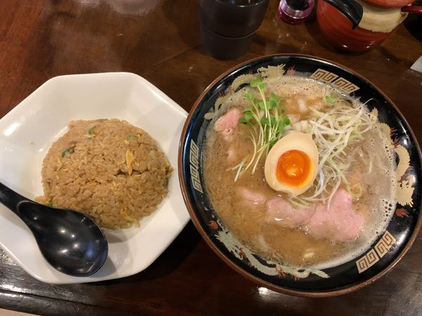 「魚豚骨ラーメン850円」@魚と豚と黒三兵の写真