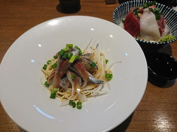 「いわしそば(450円)+海鮮丼(450円)」@寿製麺よしかわ 川越店の写真