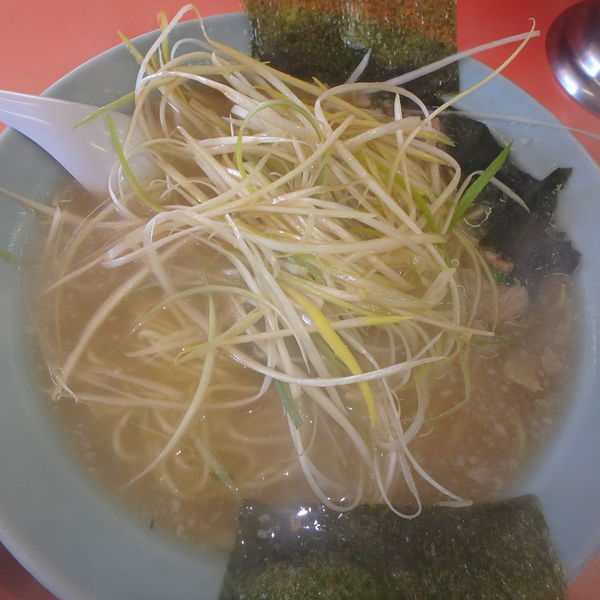 「ネギラーメン並680円、半ライス150円」@ラーメンショップ 小野路店の写真