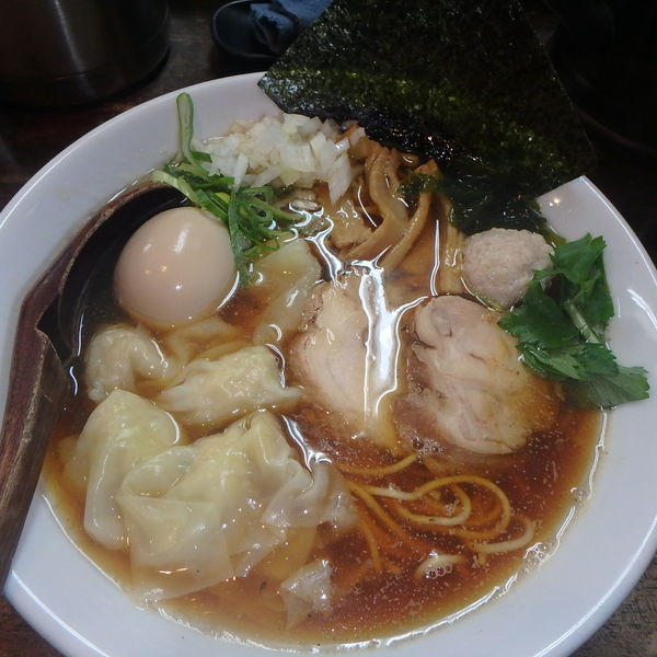 「煮干しワンタン麺(850円)味玉(クーポン)」@らーめん チキントの写真