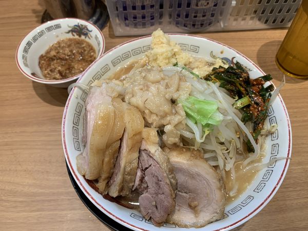 「小ぶた+肉かすアブラ+辛ニラ(計1130円)」@豚山 上野店の写真