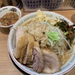 小ぶた+肉かすアブラ+辛ニラ(計1130円)