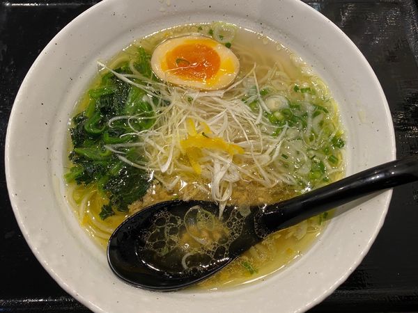 「鷄ゆず塩らーめん ¥840」@麺処 直久 プレナ幕張店の写真