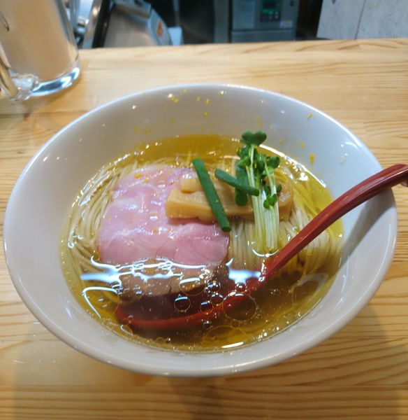 「限定 柚子煮干しそば」@自家製麺 くろ松の写真