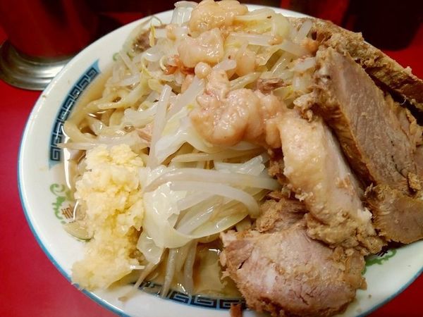 「小ラーメン豚入り（ニンニク少し、ヤサイアブラ）」@ラーメン二郎 目黒店の写真