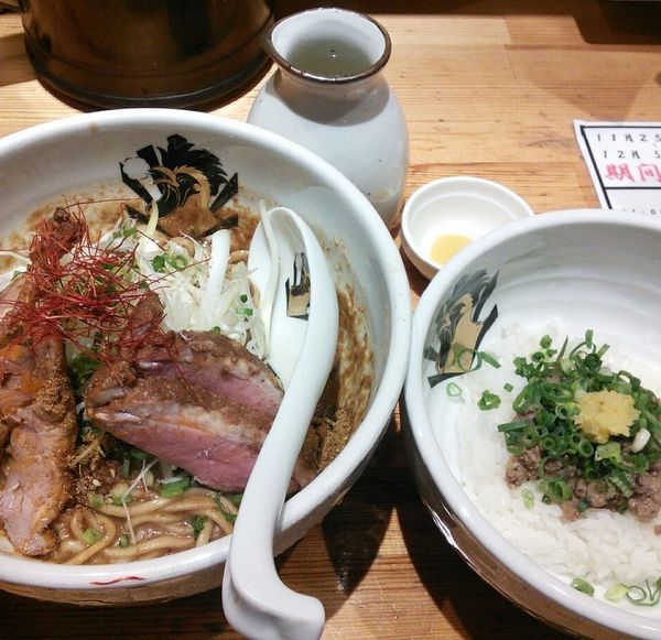 「【限定】スパイシーまぜそばジャークダックのせ　１１００円」@満鶏軒の写真