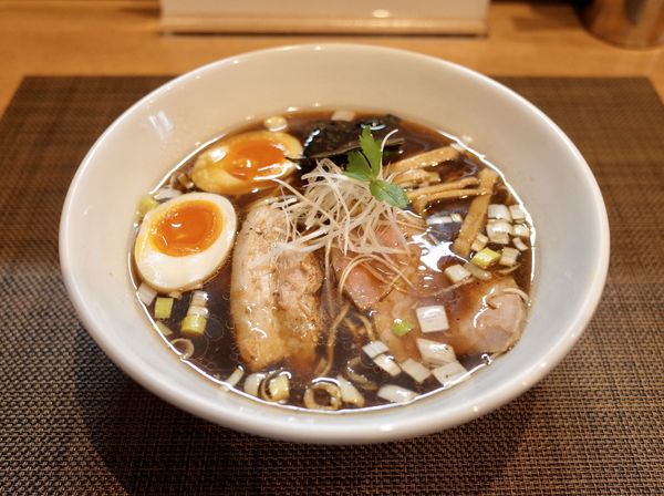 「淡麗醤油らー麺…780円＋煮玉子…120円」@麺処 湯咲の写真