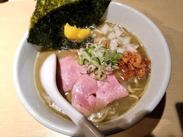 「夜限定 ニボ塩柚子そば」@らー麺 アオキジの写真