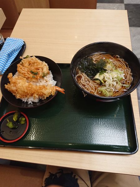 「天丼そばセット590円」@名代 箱根そば 田町芝浦店の写真
