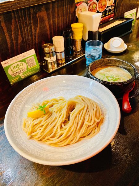 「濃厚醤油豚骨つけ麺大」@麺’s room 神虎 大阪駅前ビル店の写真