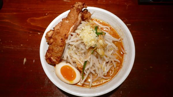 「らーめん¥700／プチ唐¥150」@旨辛ラーメン表裏 高田馬場店の写真