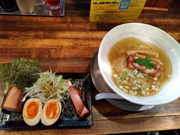 「特製塩らぁ麺」@<真>卓朗商店の写真