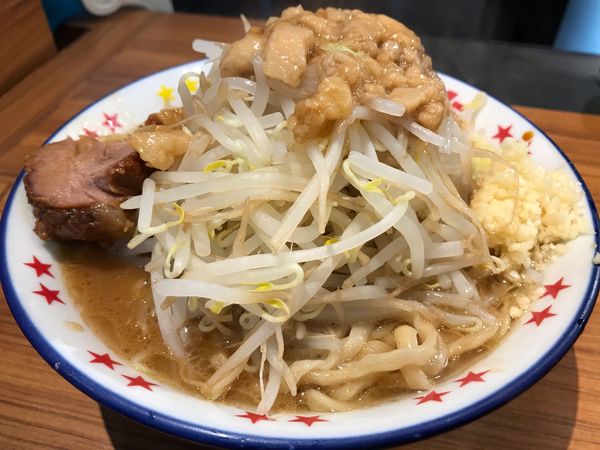 「ラーメン　中　850円」@ラーメン☆ビリープラスの写真