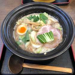 豚骨醤油ラーメン　840円