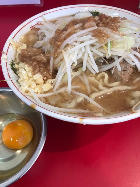 「ラーメン豚2枚入り　生たまご」@ラーメン英二の写真