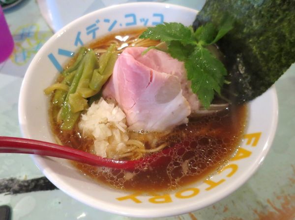 「魚貝煮干し中華そば ８００円」@ハイデン.コッコFACTORYサマンサ・タマサの写真