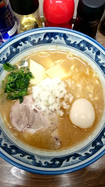 「濃厚煮干しラーメン 味玉（しお味）  960円」@麺工房 しゅはり屋の写真