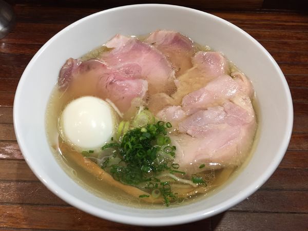 「しお全部のせ」@町田汁場 しおらーめん進化 町田駅前店の写真