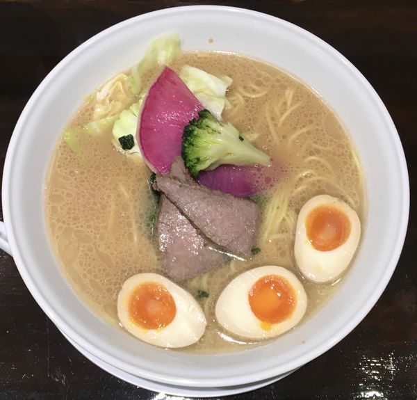 「牛骨白湯（燻製醤油）大 ＋ 味玉」@五瞭の写真