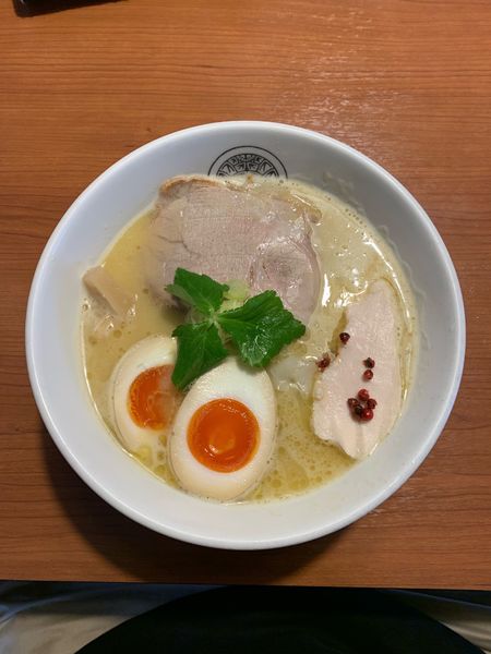 「鷄白湯らぁ麺TP自家製ワンタンTP味玉」@らぁ麺とうひちの写真