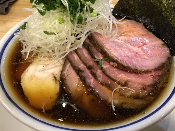 「特製中華そば醤油＋チャーシュー＋ネギ＋ハートランド」@手打式超多加水麺 ののくらの写真