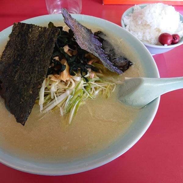 「ネギラーメン800円、ライス100円」@ラーメンショップ 羽生インター店の写真
