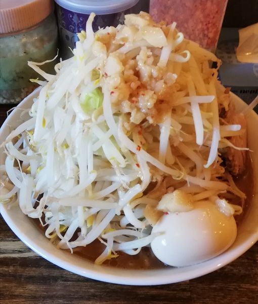 「ラーメン300g（780円）、味玉（100）、野菜マシ」@高木のぶぅの写真