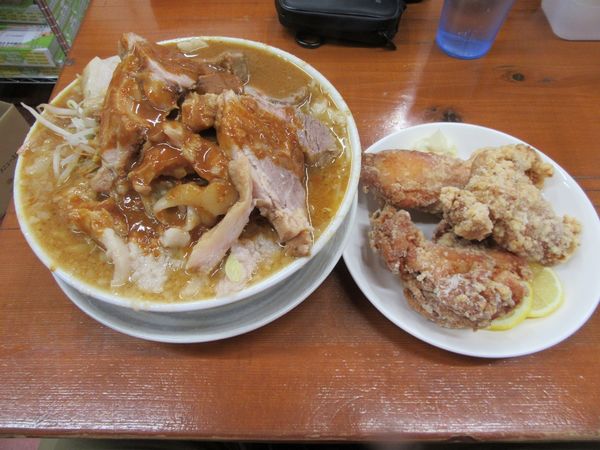 「味噌ラーメン（８５０円）＋豚３枚３００円＋漢気唐揚げ３個」@ラーメン富次郎 見和店の写真