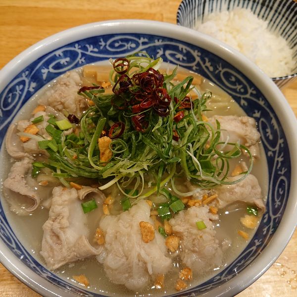 「限定1 和牛上モツ塩ら～めん930円、ライス小100円」@寿製麺よしかわ 坂戸店の写真