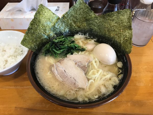 「豚骨醤油ラーメン＋クーポン味玉」@豚骨醤油ラーメン マルセイの写真
