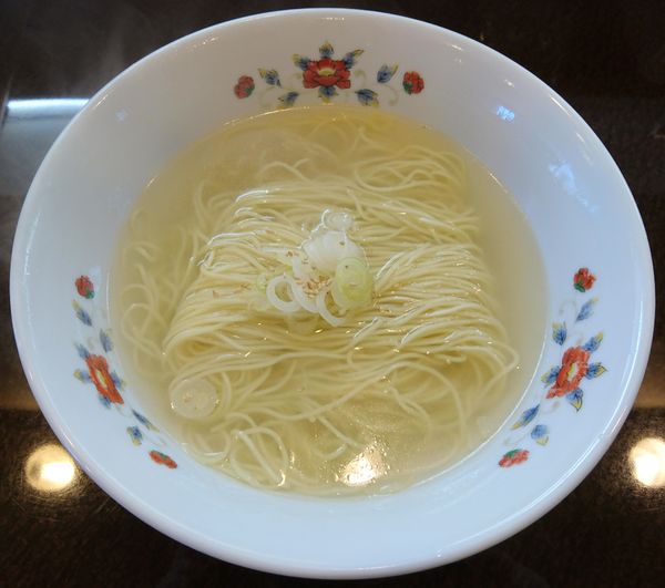 「塩らーめん＋光麺」@ラーメン寺子屋 麺倶楽部の写真