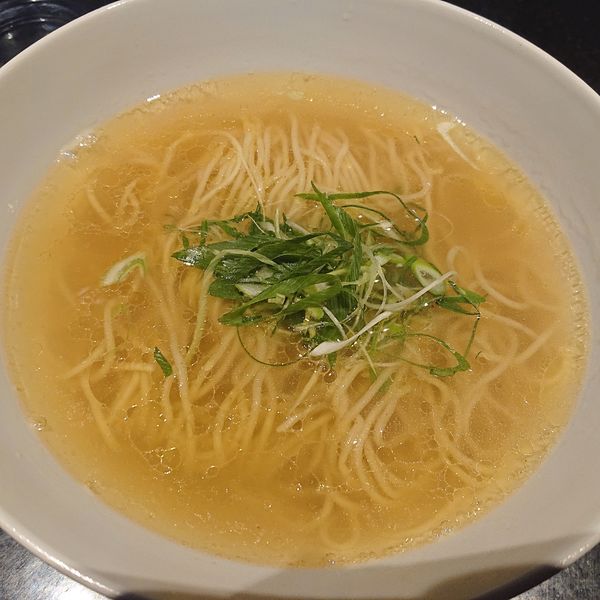 「美瑛産小麦の塩らぁ麺1000円」@支那そばや 新横浜ラーメン博物館店の写真