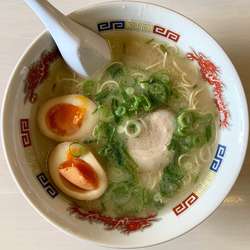 半熟味玉ラーメン (380円)