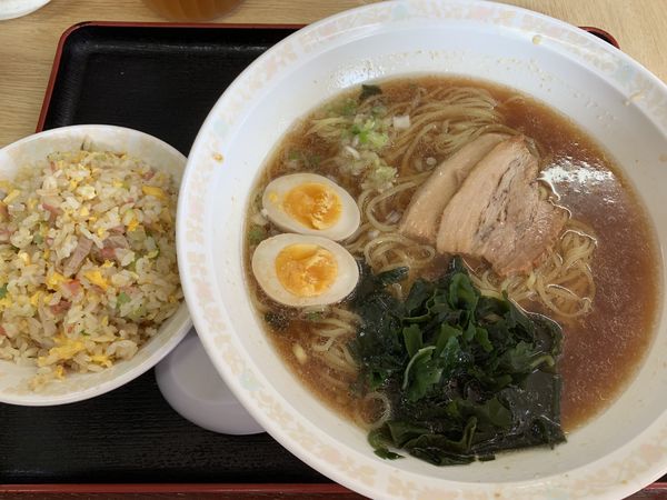 「しょうゆラーメンセット 700」@ラーメン食堂 一光の写真