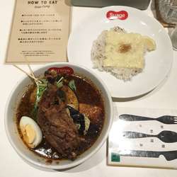 チキンレッグと野菜カレー(エビスープ)