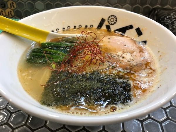 「パイナップル海老塩ラーメン￥８００」@パイナップルラーメン屋さん パパパパパインの写真