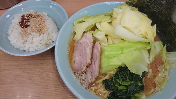 「キャベツラーメン中盛り(900円)」@横浜ラーメン 武蔵家 日吉店の写真