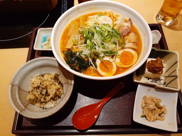 「若どり自慢の白湯鶏そば 赤そば(辛みそ)、大盛」@水炊き若どり 丸の内の写真