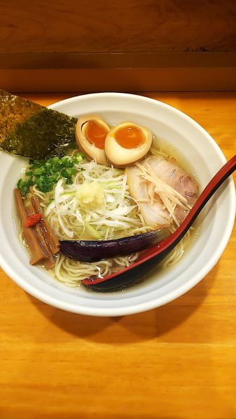 「ジンジャー塩ラーメン+味玉」@らーめん元気の写真