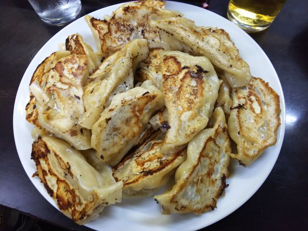 「焼ぎょうざ　6人前（写真は3人前）　1人前390円」@瓢たん 三宮店の写真
