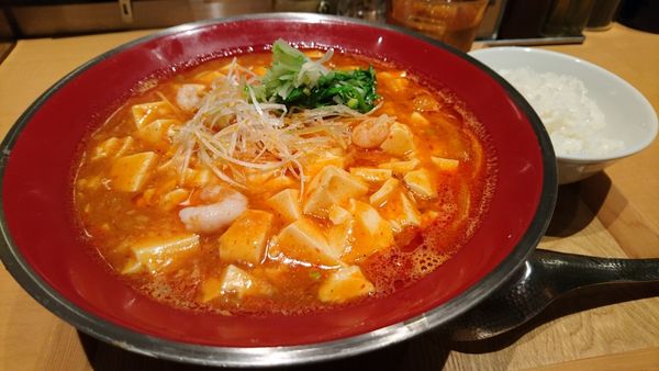 「【昼】海老辛麻婆麺」@新潟三宝亭東京ラボ 渋谷宮益坂店の写真