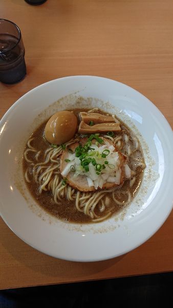 「煮干しそば 大盛 味玉」@らーめんキッチン いいづかの写真