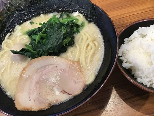「塩らーめん麺やわらかめ毎月1日は550円」@横浜家系ラーメン 横浜道 野田蕃昌店の写真