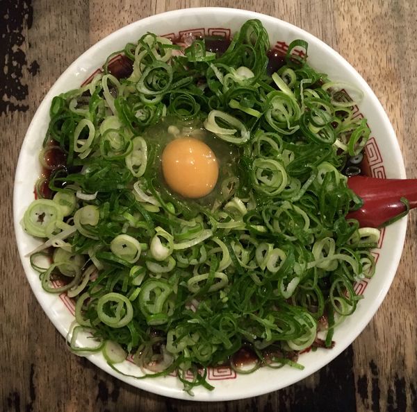 「特大新福チャーシュー麺＋九条ネギ多め」@新福菜館 麻布十番店の写真