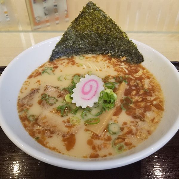 「富士山燻製醤油ラーメン」@らーめんたいざん 海老名SA店の写真